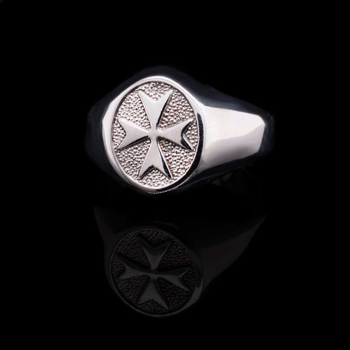 MALTESE CROSS OVAL SOLID