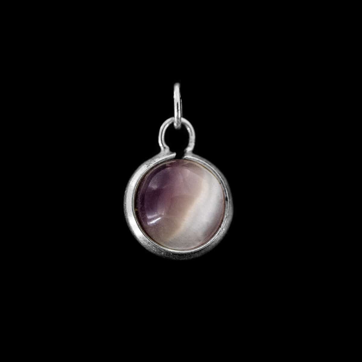 SILVER 925 PURPLE CAT'S EYE CABOCHON PENDANT.