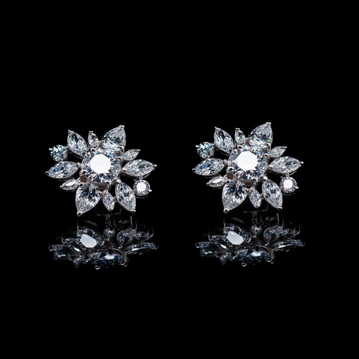 SILVER 925 CENTERED MARQUISE FLOWER EARRINGS.