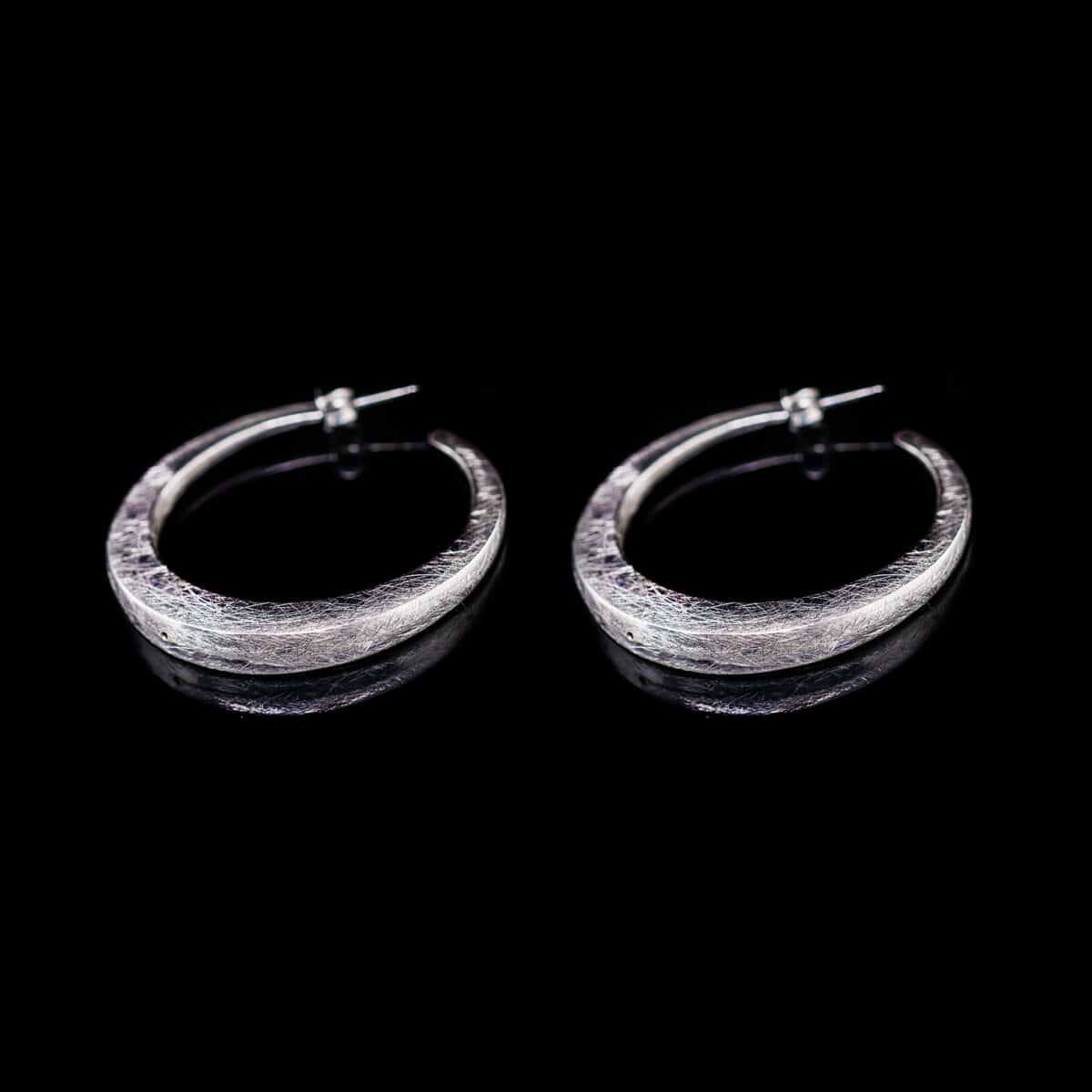 SILVER 925 TEXTURED HOOP EARRINGS.