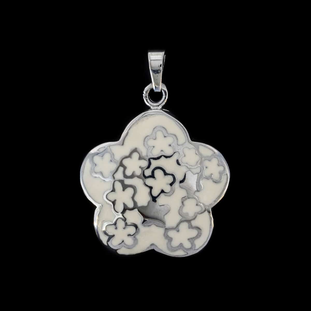 PENDANT SS Â FLORAL-THEMED ENAMEL