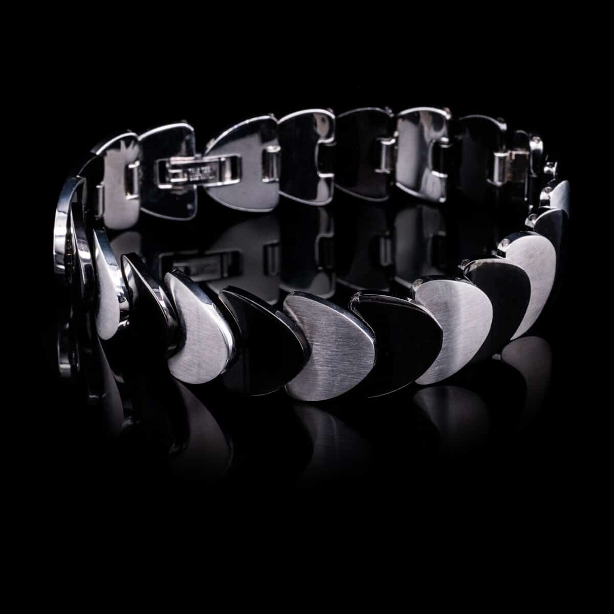 BRACELET SS  FEATURING STYLIZED, OVERLAPPING